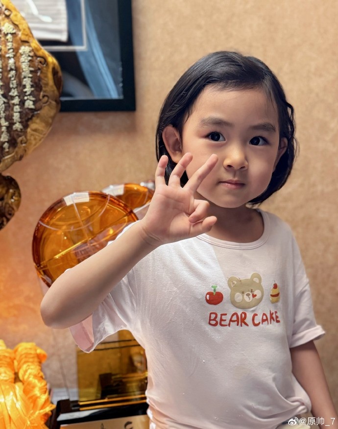 三分大賽三冠王！原帥曬三冠獎(jiǎng)杯：完成了女兒給安排的任務(wù)！