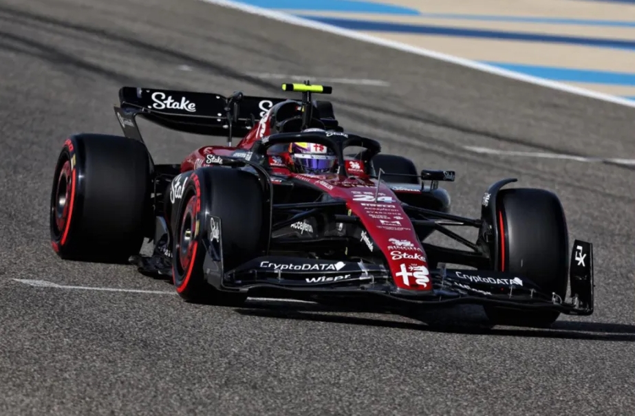 F1中國大獎賽正在進行！周冠宇：今年若有機會 想?yún)⒓酉翹BA的集訓(xùn)